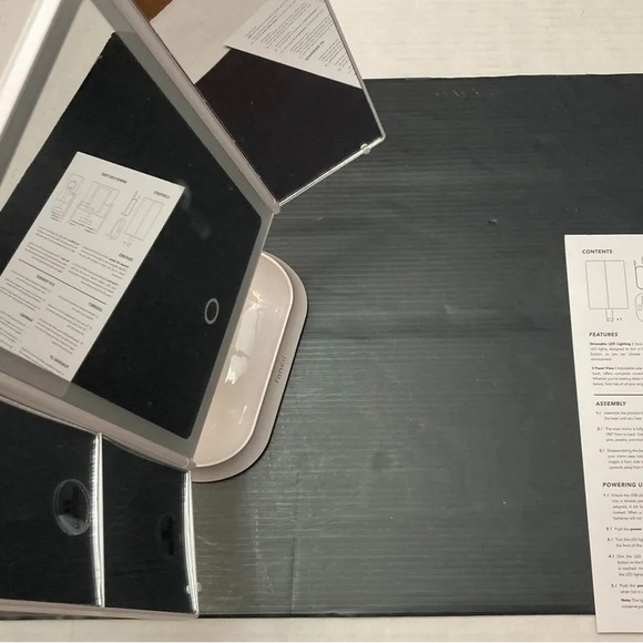 Sora Dual powered Vanity Mirror LED’s mimic the natural sunlight - Picture 3 of 13